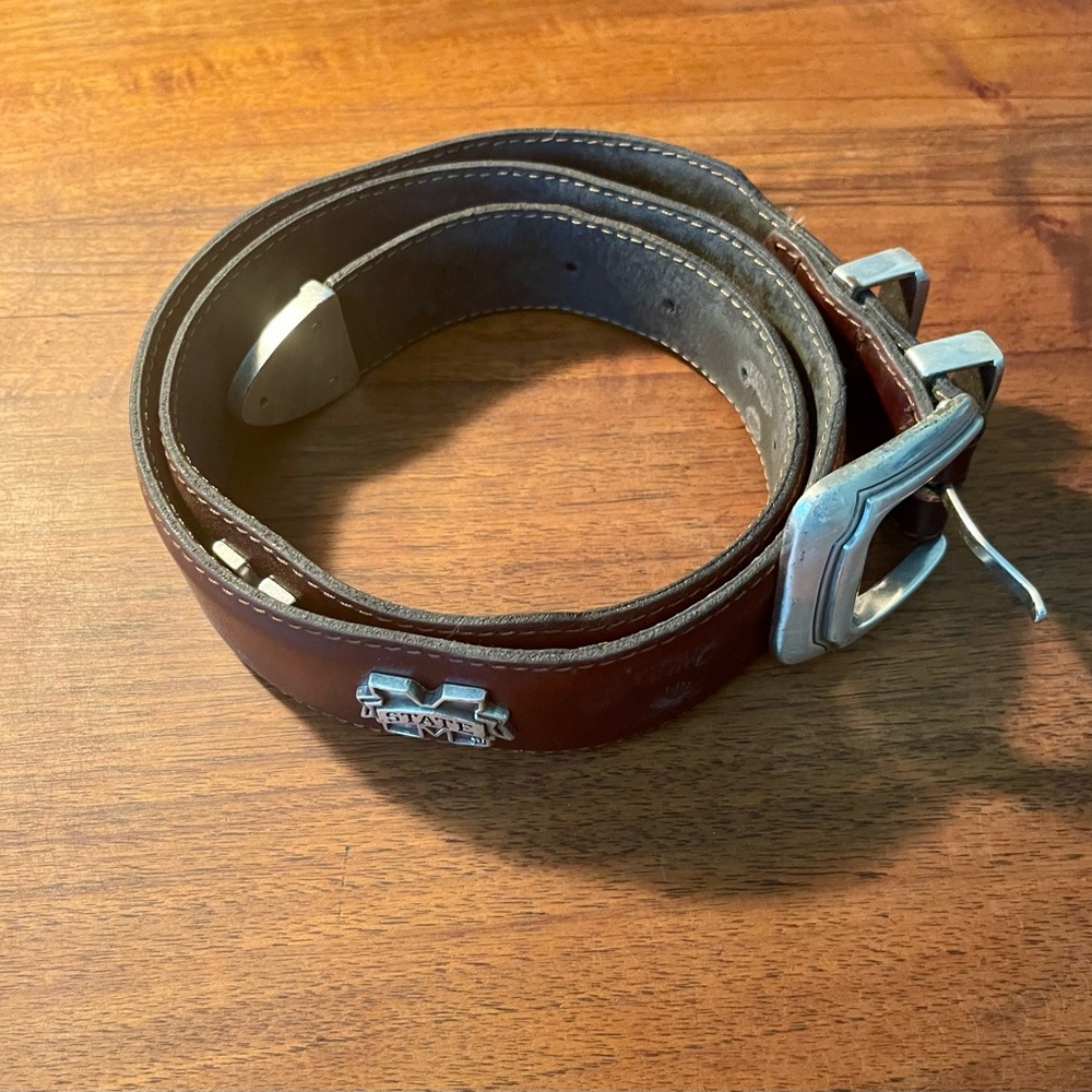 Mississippi State Brown Leather Belt - Silver Buckle

- 39” 
- wears like 36”